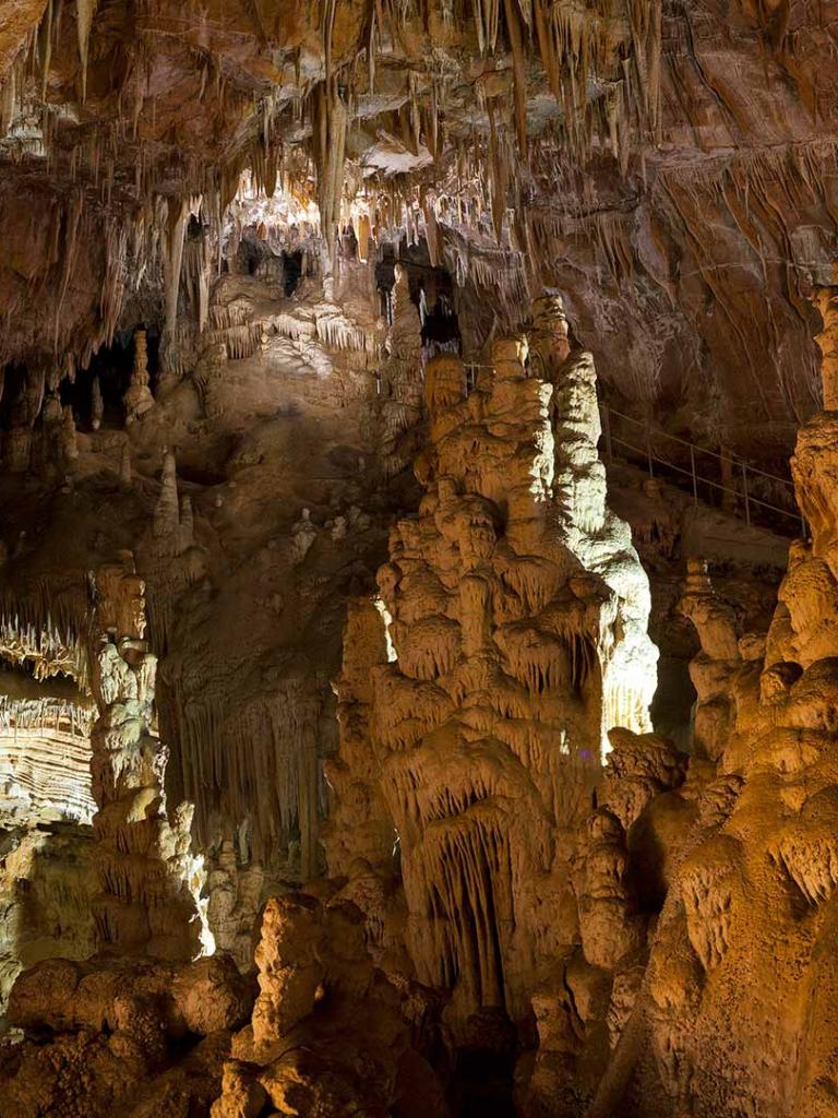 Grotta turistica Le Torri di Slivia Trieste Carso Stalagtiti stalagmiti
