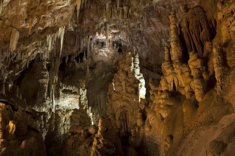 Grotta carsica Torri di Slivia